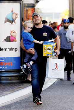 chrisprattsource:  Chris Pratt and his son