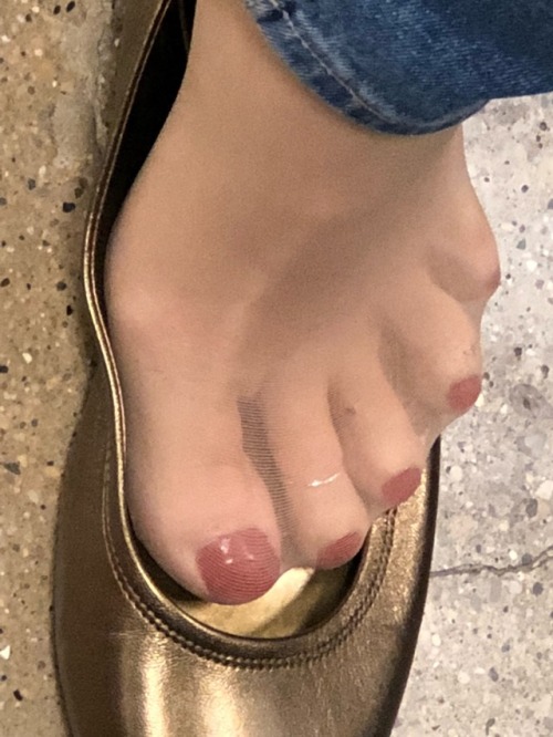 ownedbyt: Teasing the fuck outta me at the thrift store