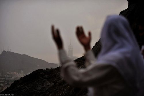 Making Dua on the Mountains of Makkah From the Collection: Photos of Male Muslims Making Dua