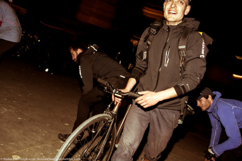 suicideseafood:  Courier easter race. London 17.04.2014