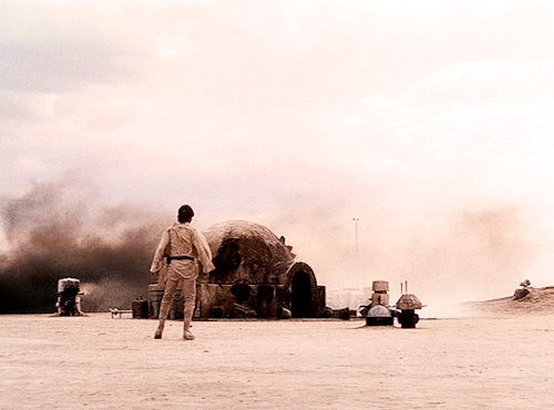 ORIGINAL TRILOGY APPRECIATION WEEK 2021 Day 5 - Favourite Location - Tatooine If There’s A Bright Center