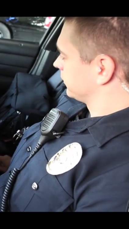 policecorps:  zoomintheroom:  Another Sexy Man in blue  Affirm