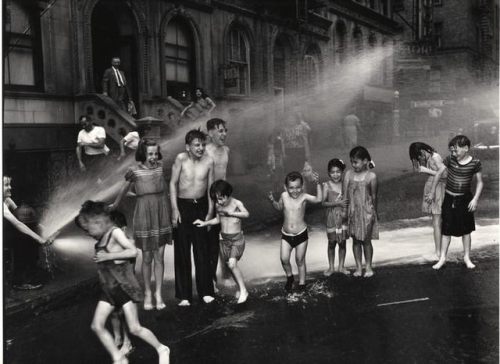 ☀️ A classic New York City summer scene captured by Weegee. ☀️ #WeegeeWednesday Weegee, [Children pl