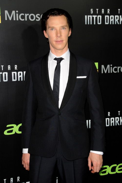 deareje: new tab for high res. Benedict Cumberbatch, Zachary Quinto, Chris Pine attend StarTrek Into
