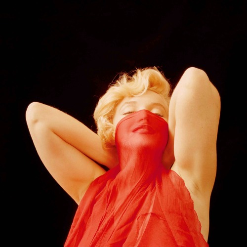 Marilyn photographed by Milton Greene, January 1957.