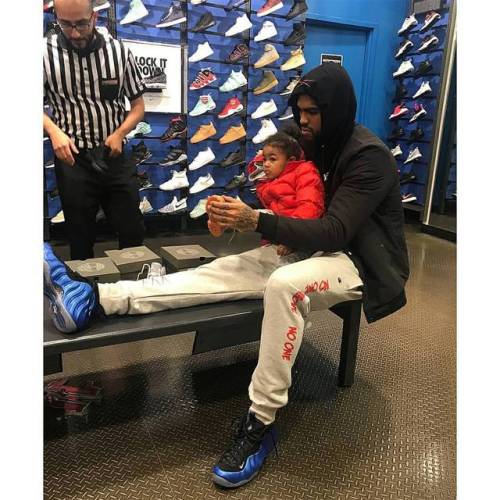 #DaveEast on his #DaddyDuties with his daughter buying new kicks . Posted by @theoriginaldatvegasgyr