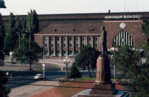 sovietpostcards: Southern Train Station in Kaliningrad, Russia (1991) Южный вокзал. Калининград. РСФ