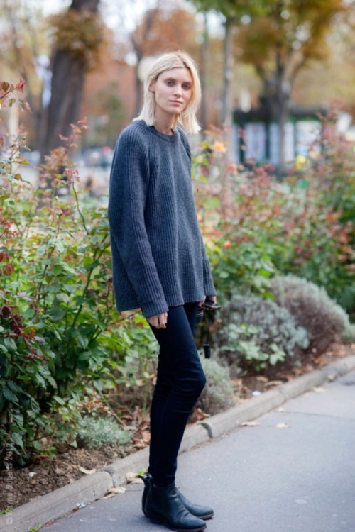 vogue-kingdom:  Message me if you’re 100% street style! Need more blogs to follow xx