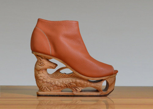 mymodernmet: Exquisite Wooden Heels Hand-Carved with Ancient Vietnamese Pagoda Techniques