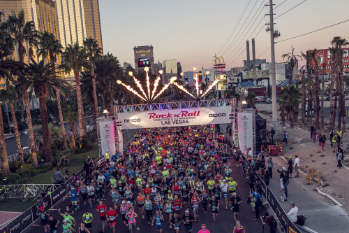 lasvegas:  We ran like the wind at the 2016 Rock ‘n’ Roll Marathon. 🏃👟