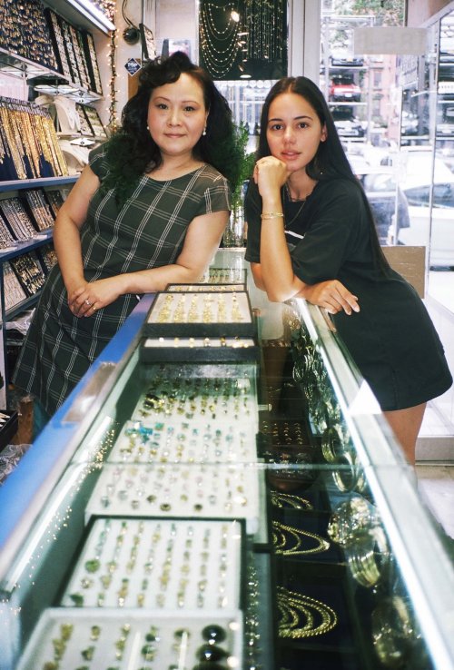 nataliepavloski:  koopz:  Digging for Gold in Chinatown’s New Top, a Haven for Downtown It Gir