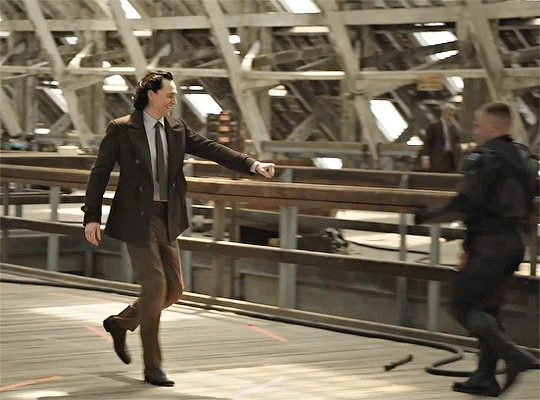 70b2394634bf553d3a74f158b4f0b5b7e83785a8.gifv
