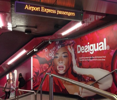 hellyeahchantellewinnie:  Hong Kong subway station 