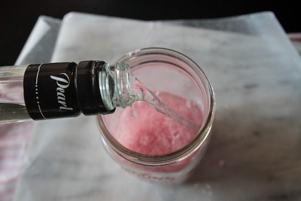 foodffs:  CANDY CANE VODKA  Really nice recipes. Every hour.         