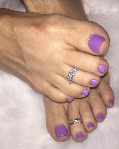 jfc223:  @missmichele_flirtyfeet #pies #pied #pieds #piedini #pés #pezinhos #pesfemininos #feet #foot #yogafeet #feetlovers #footporn #feetporn #fetiche #footmodel #feetmodel #footfetishnation #footfetish #flipflops #toes #soles #sandtals #sandalias