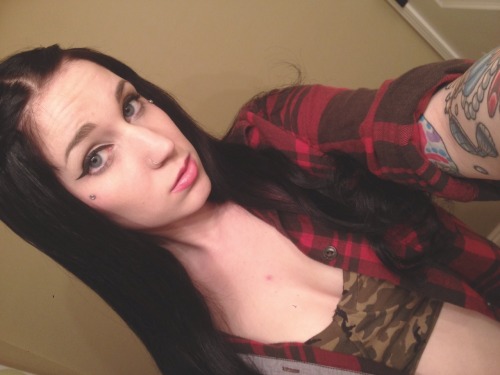 inhaleaggression:  Middle parts are dumb idk why I’m doing this.