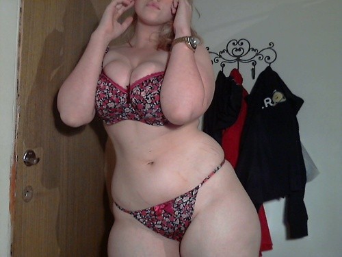 glitteringbabyass:Only 18+ 
