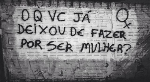 tiradona:  “Eu detesto ser feministaser feminista já me fez chorarser feminista já me fez desacreditarser feminista já me fez desejar nunca ter nascido:ser feminista foi perceber que o mundo é desumanoque a sociedade é doenteque ser mulher me traz