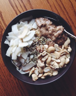 fruitandtea:  A big bowl of cinnamon banana steel-cut oatmeal topped with cashews, hemp seeds, coconut, and almond butter. 