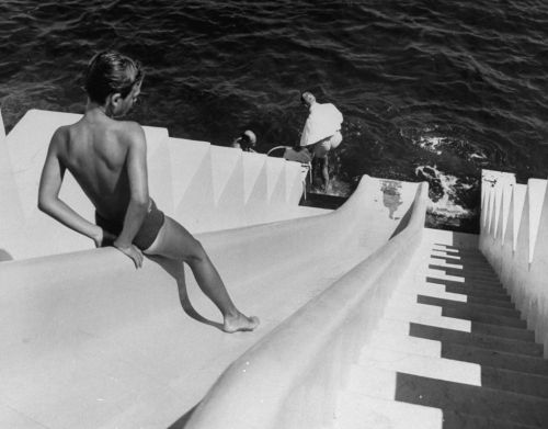 aureliemillet:Aga Khan family at his home Château de l'Horizon, Golfe Juan. 1948