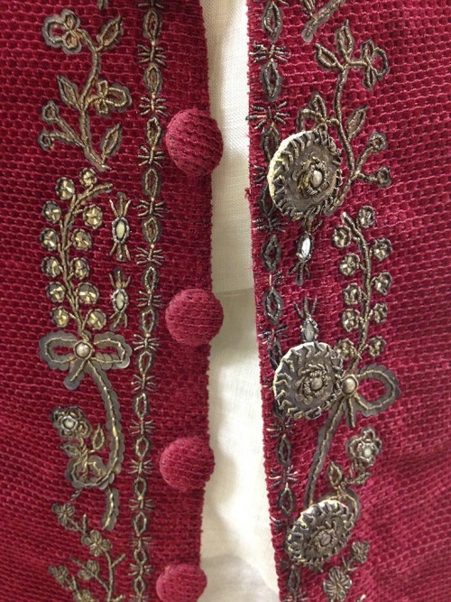 thegentlemanscloset: Red velvet suit, French, 1778. The silver buttons on the waistcoat are ornament