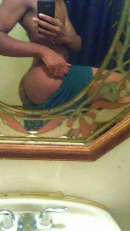 houstonasslover:  Like dick all day #HoustonSex #thug #trade thugs and trades inbox me. DLTreay1996