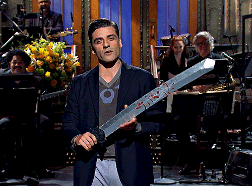nightofthecreeps:Oscar Isaac on SNL recreating a moment from his old movie, The Avenger.