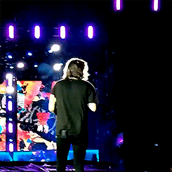 galaxyhs:  i’ve….seen some looks…. i’ve been around and i’ve seen a look or 2 but this…. this is up there…..