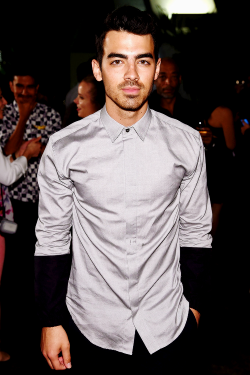  Joe Jonas attends Paper Magazine, Sprout By HP &amp; DKNY Break The Internet Issue Release at 1111 Lincoln Road on December 4, 2014 in Miami, Florida.   😍❤❤