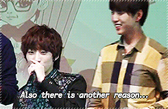 jajauma:  8/∞ All about Jung Jinyoung: The way he holds the mic   