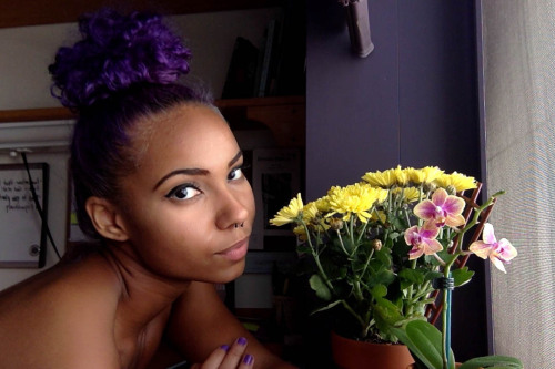 violetindigoqueen:I like flowers and colors.