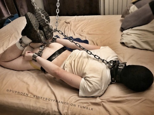 kinkyboyfrance:  That’s what I wrote in a previous post, I like to surprise my Master when he comes back home from work.  This is how he found me, self-restrained with chains, fetters and padlocks, wearing a rubber jockstrap and stinky socks. I was