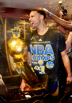 celebritiesofcolor:   Stephen Curry #30 of the Golden State Warriors celebrates in