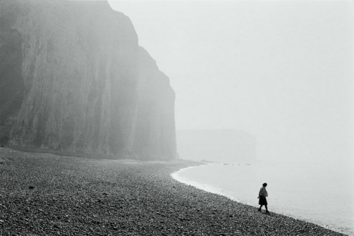 flashofgod:Martine Franck, Les Petites Dalles beach, Normandy, France, 1973.