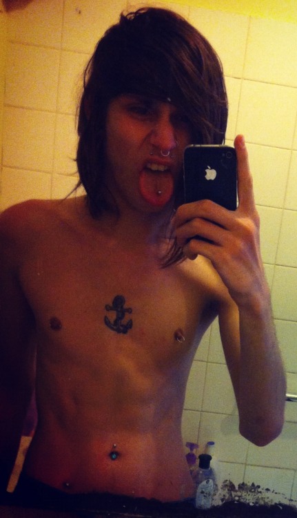 ...AND YET ANOTHER UNNECESSARY GAY NUDITY BLOG