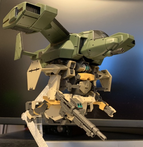 NA12 Brady Hound + V-33 Stork CarrierLast of the Kyoukai Senki kits I had on order. Kinda wanted to 