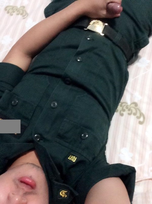 teeyakdon:  A cute  ‘Reserve Officer Training Corps Student’ … ^_^Do you like his pink cock head ?