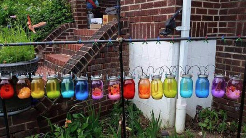 nuderefsarebest: christiannightmares: Woman’s ‘relentlessly gay’ front yard p