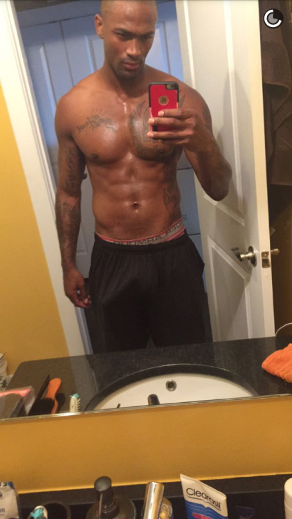 malebodyparty:  ANTM Winner Keith Carlos Bulge & Body. 🙌