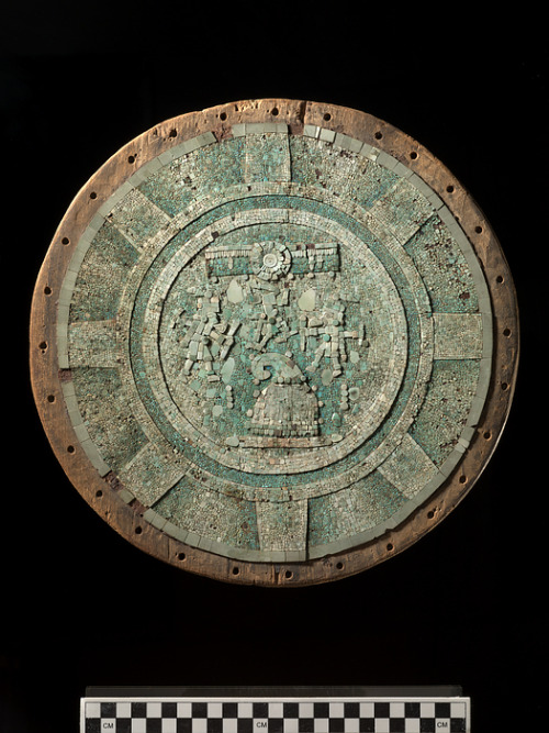 Mixtec wooden shield with turquoise mosaic• Acatlán, Puebla, Mexico • AD 1400-1500