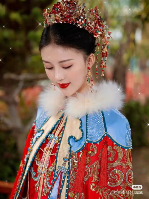 fuckyeahchinesefashion:chinese qipao for wedding