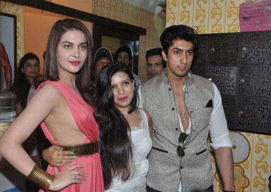 wardrobemalfunction:  Ankita Shorey - Sideboob