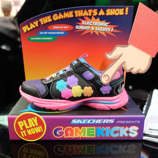 Om te mediteren zo veel ik luister naar muziek Incredibly Strange Games — Sketchers Game Kicks