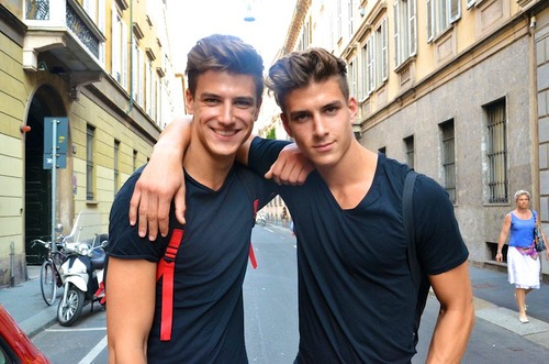 hotsouls:  I love twins! 