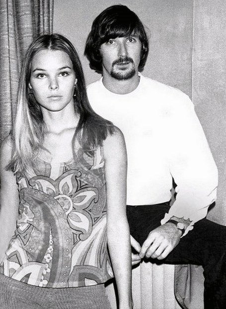 wooooordsilike:  Michelle Phillips has always looked so naturally beautiful