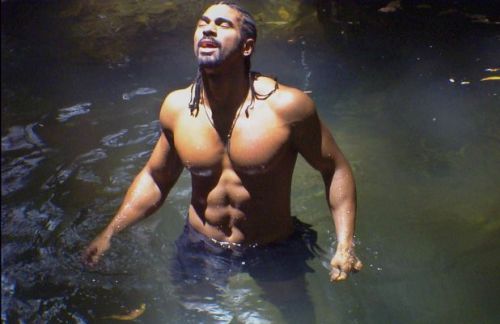 dominicanblackboy:  A hot wet moment outside wit sexy hot naked ass David Haye!😍😍😍😍