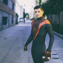 gaynerds:  Ultimate Spider-man cosplay by SnowySpideyCosplay