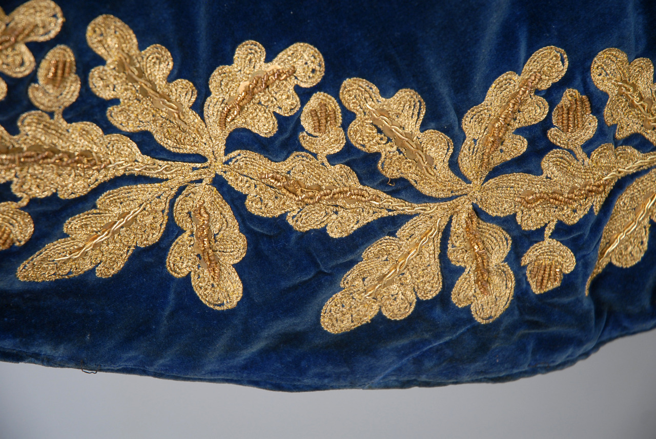 18thcenturyfop:  GENTS FRENCH METALLIC EMBROIDERED COURT COAT, WAISTCOAT and CAPE,