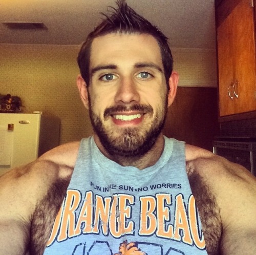furrytrade:  Follow both of my blogs @ http://furrytrade.tumblr.com/ & http://dirtyrabbithole.tumblr.com Oh, what  a man 