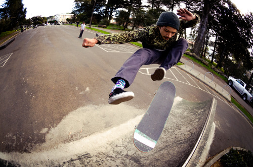 dirtdiana:alexpapke:Tony Karr. frontside kickflip. San Francisco 2015 photo:papke  Papke you queen